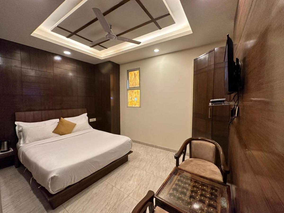 Townhouse 1255 Hotel Blue Orchid Zirakpur Exterior photo