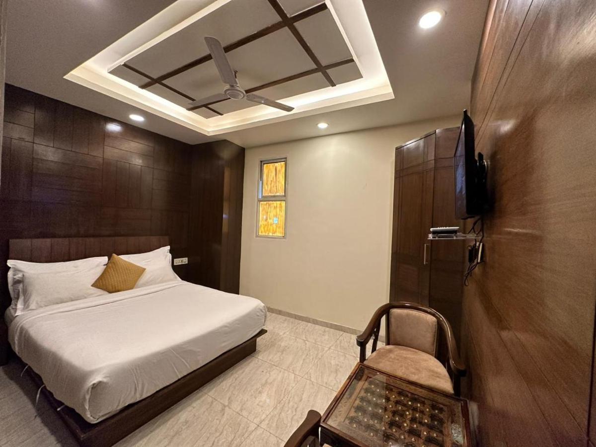 Townhouse 1255 Hotel Blue Orchid Zirakpur Exterior photo