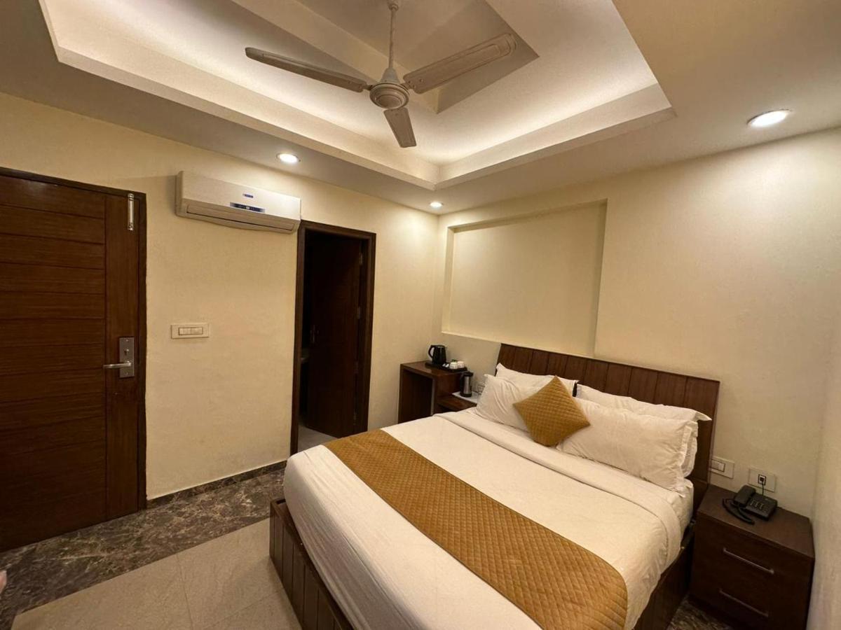 Townhouse 1255 Hotel Blue Orchid Zirakpur Exterior photo